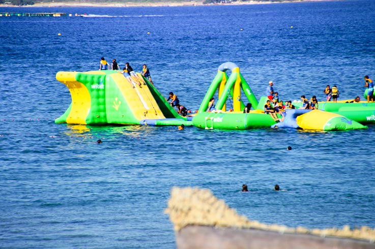 attività sul mare vicino al campeggio 