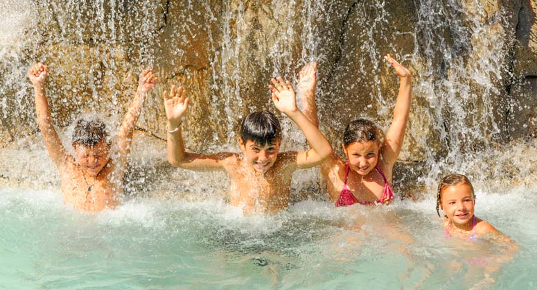 piscina cascata campeggio Corsica