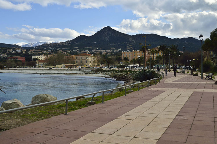 île rousse en hiver près camping corse