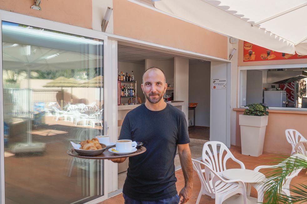 Ruote da campeggio ristorante server